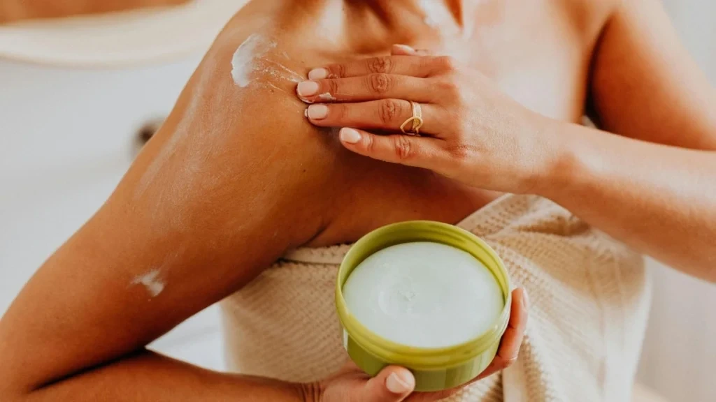Natural moisturizing cream applied to dry skin as a summer remedy